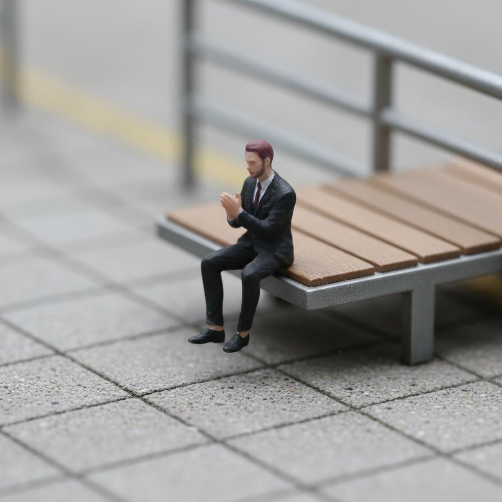 1:64 Scale Sitting Man Figure  - đánh giá và giá Men Accessories For Suit