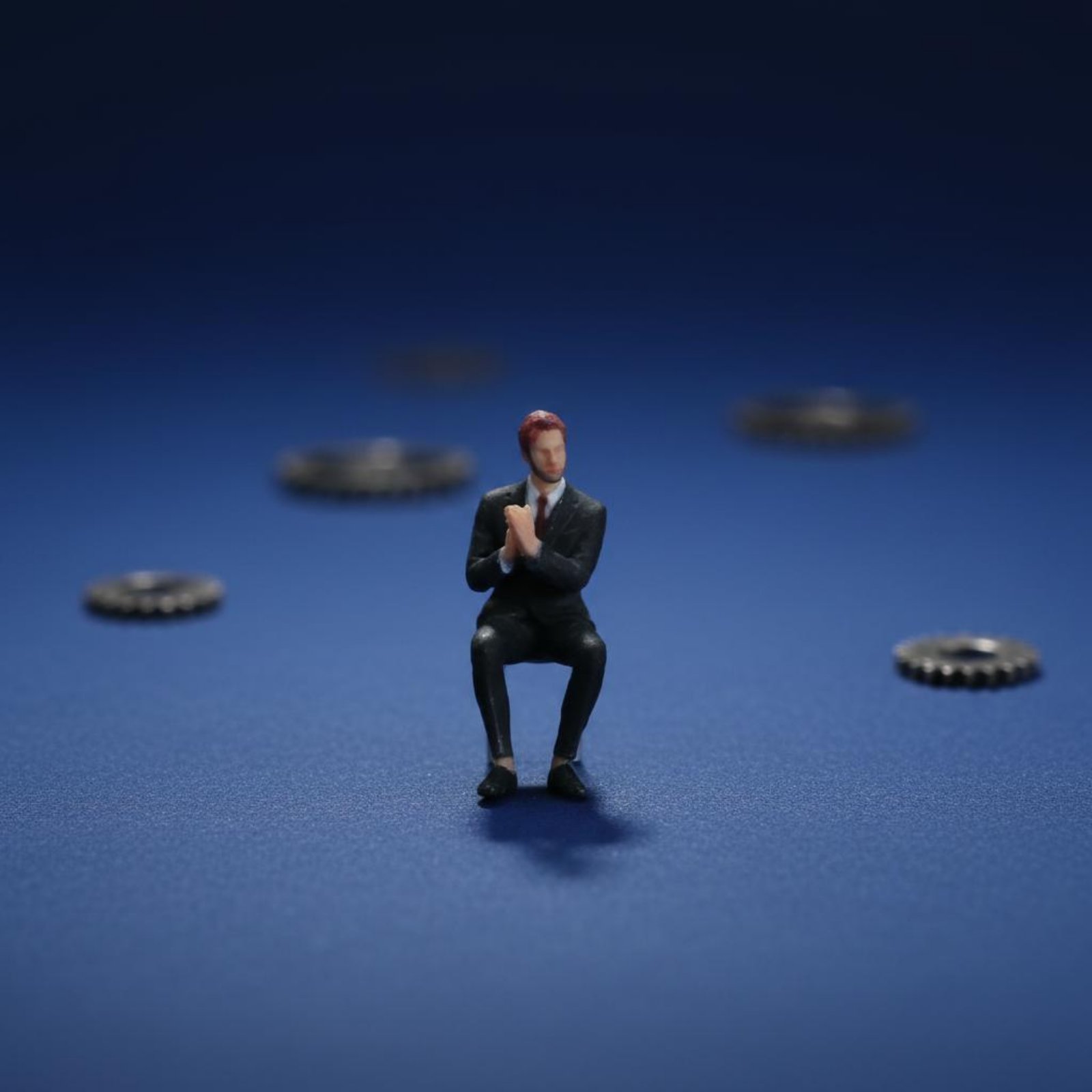1:64 Scale Sitting Man Figure  - đánh giá và giá Men Accessories For Suit
